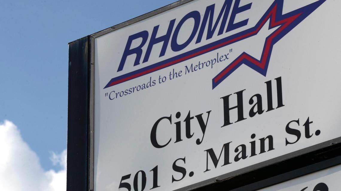 The Rhome city council voted to censure Mayor Patricia Mitchell.