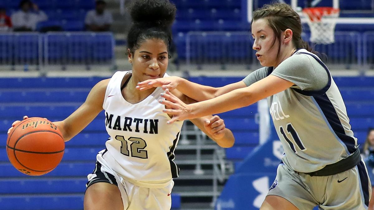 Arlington Martin guard Autumn Smith (12) and the Warriors are 9-2 this season.