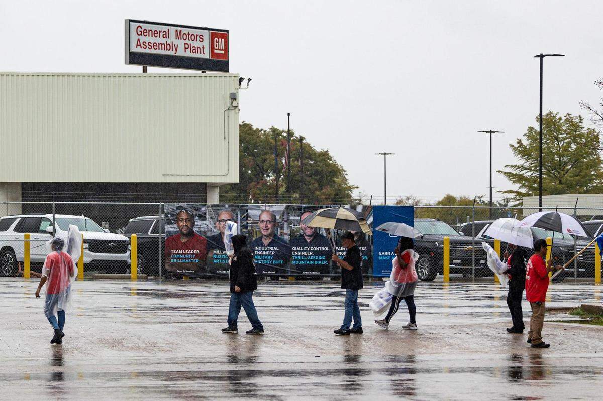 Workers at General Motors Arlington Assembly strike outside of the assembly plant in Arlington on Tuesday, Oct. 24, 2023. More than 5,000 workers in Arlington walked off the job Tuesday morning after the United Auto Workers union called for the plant to join its strike.
