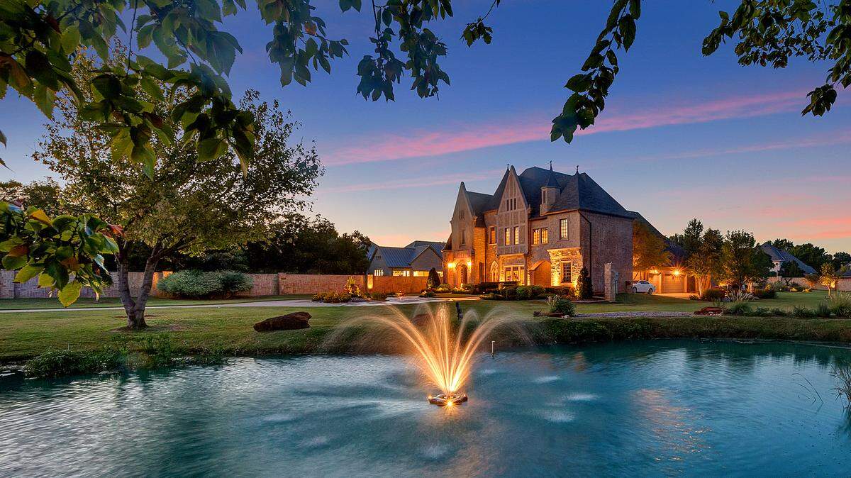 The home at 2404 Glade Road will auction with a reserve of $1.9M. Bidding will be held November 12 through November 15.