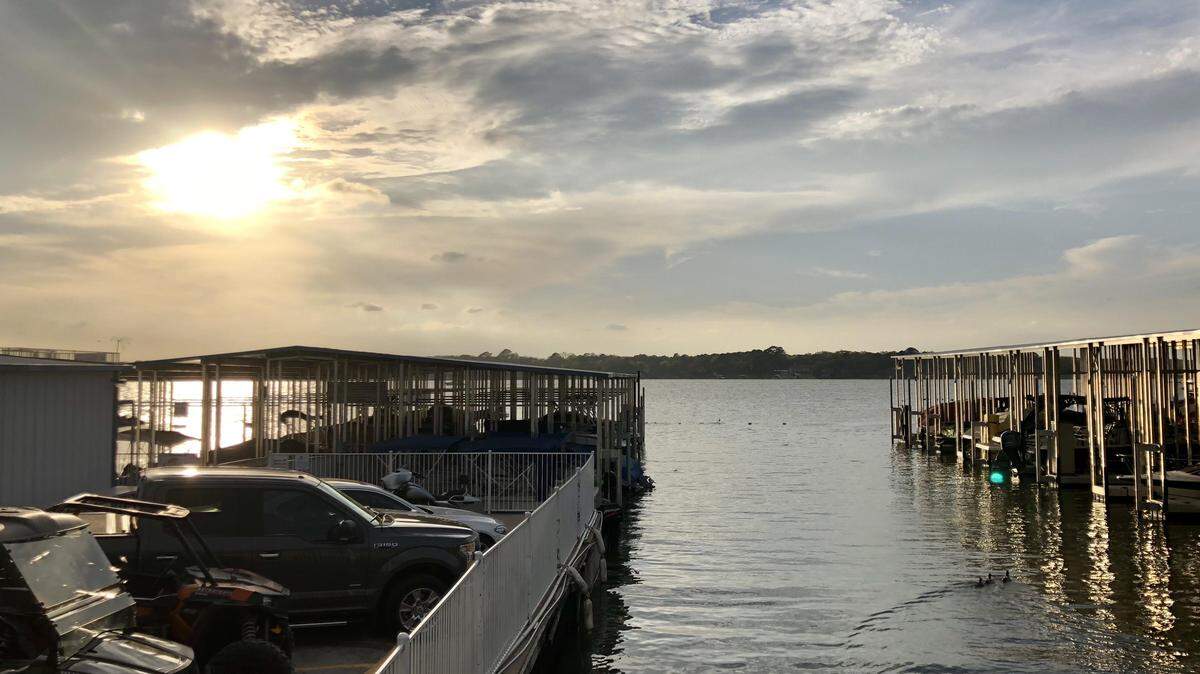Sammy’s on the Lake has a location on Eagle Mountain Lake near a hiking park.