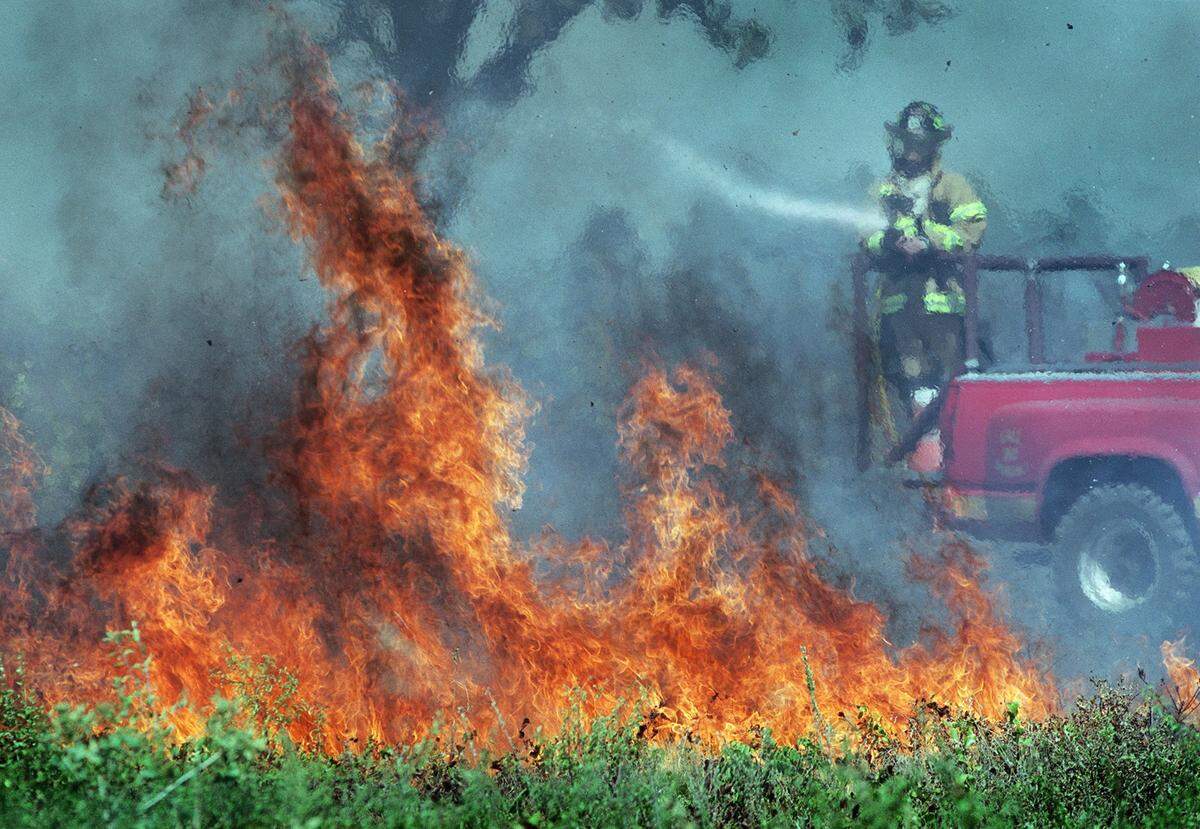 Aug. 28, 2000: Firefighters from multiple cities battled multiple grass fires in northeast Tarrant county, including this one at the corner of Davis Blvd. and Shady Grove Road in North Richland Hills.
