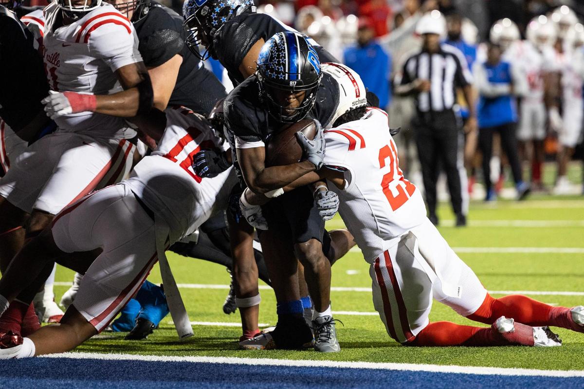 North Crowley running back Cornelius Warren (1) rushes into the endzone for a touchdown in the second half of the Class 6A Division I state semifinal game at Eagle Stadium in Allen on Saturday, Dec. 14, 2024. The Panthers won 36-34 to advance to the championship.
