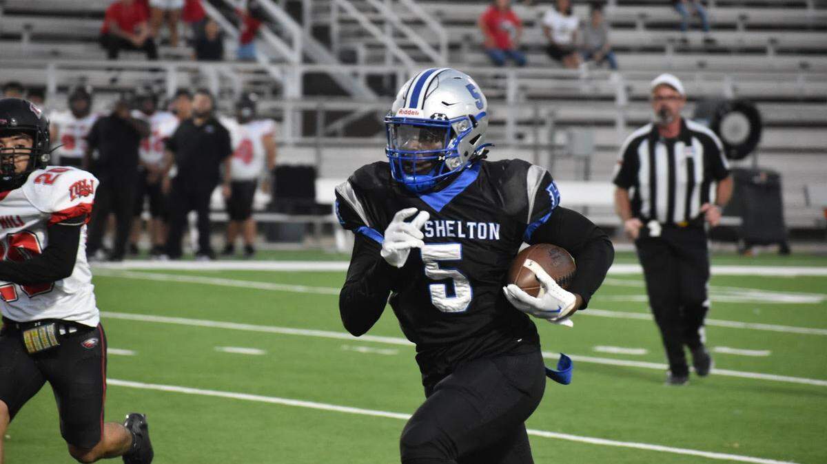 Eastern Hills’ Kenwaun Durst (5) with a key catch and fighting his way into the endzone for a touchdown during a high school football game at Scarborough-Handley Field against Diamond Hill-Jarvis in Fort Worth, Texas, Friday, September 29, 2023.