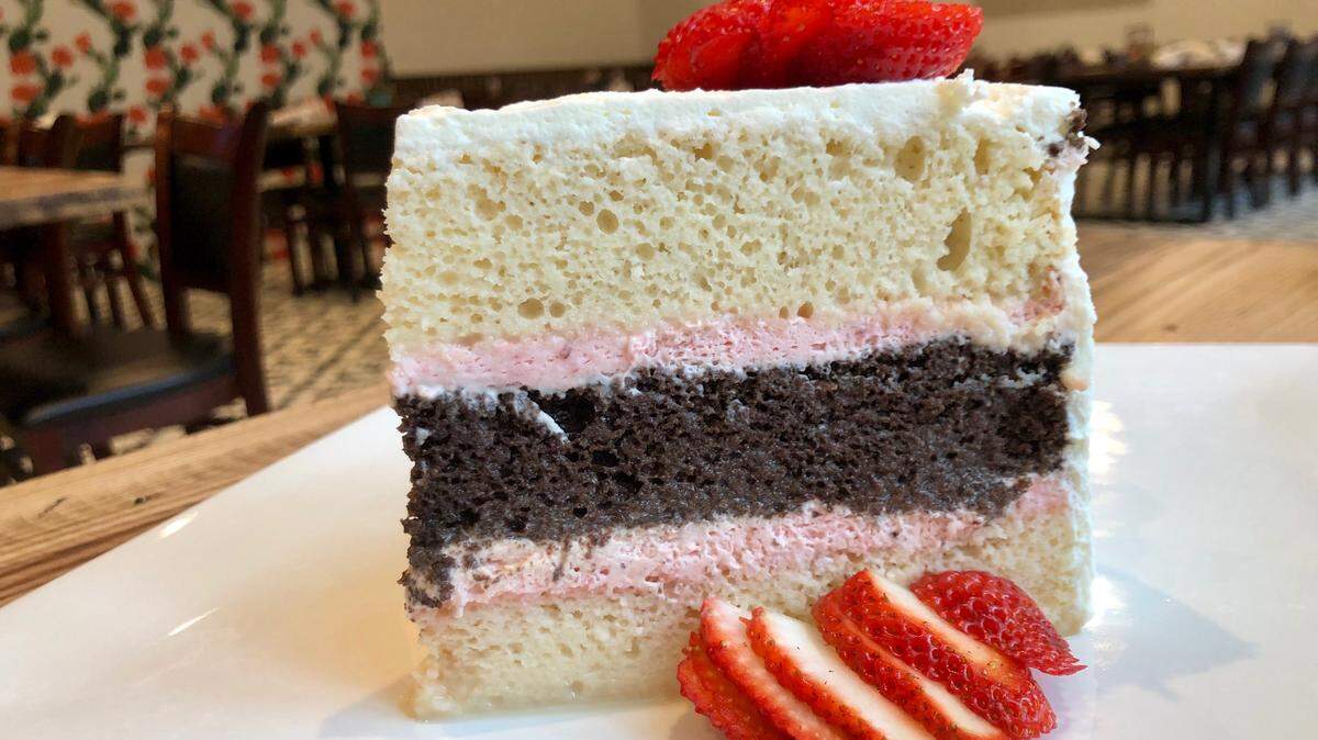 Triple-layer pastel tres leches de Neopolitan at El Bolero. Bud Kennedy bud@star-telegram.com