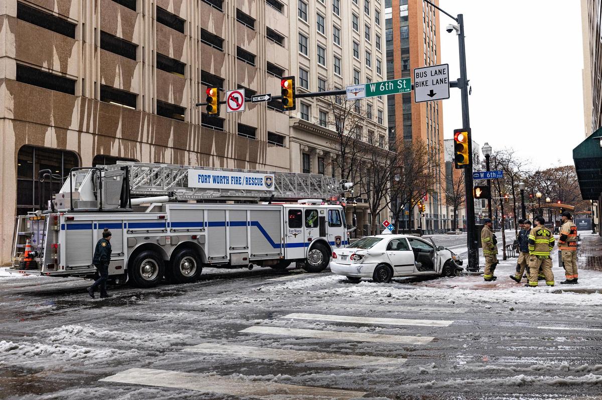 Fort Worth Fire Department and law enforcement officials work on scene of a solo car crash into a traffic light pole at the intersection of Houston Street and W 6th Street in downtown Fort Worth on Thursday, Jan. 9, 2025.