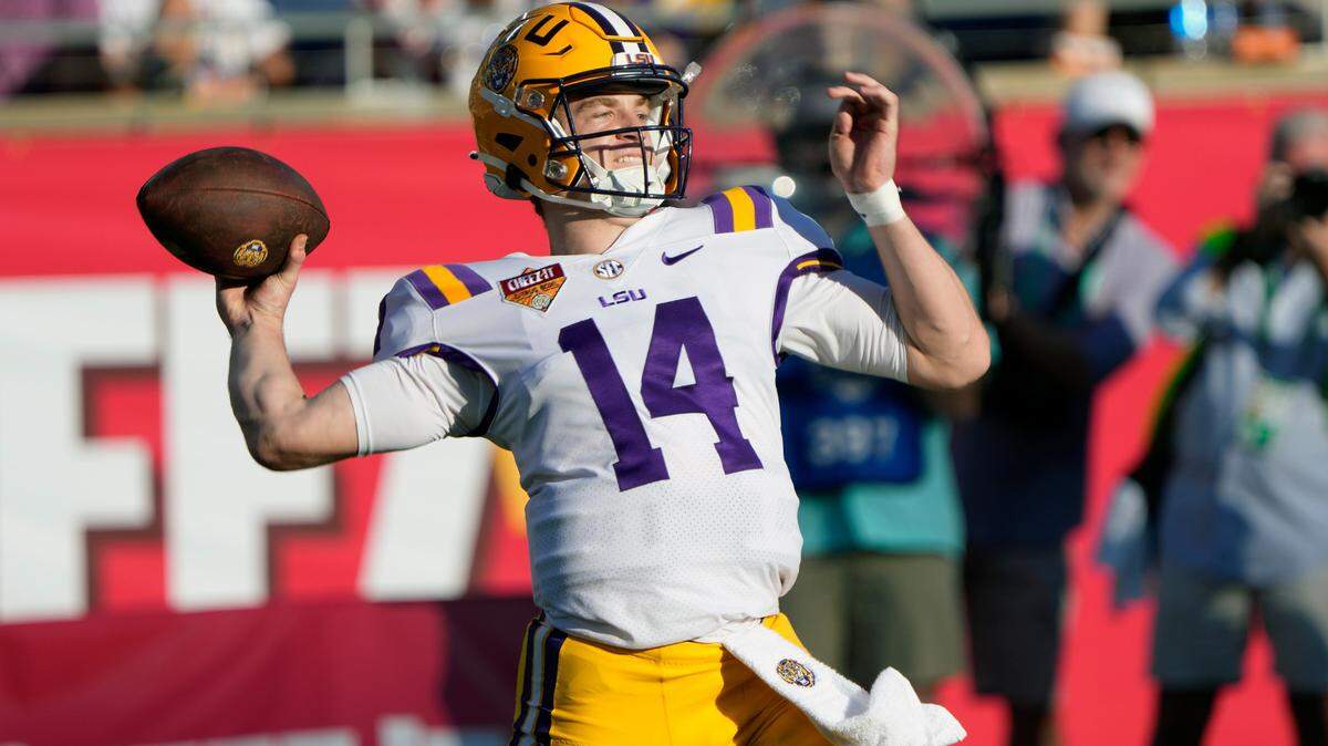 Is former LSU quarterback Walker Howard (14) headed to TCU?