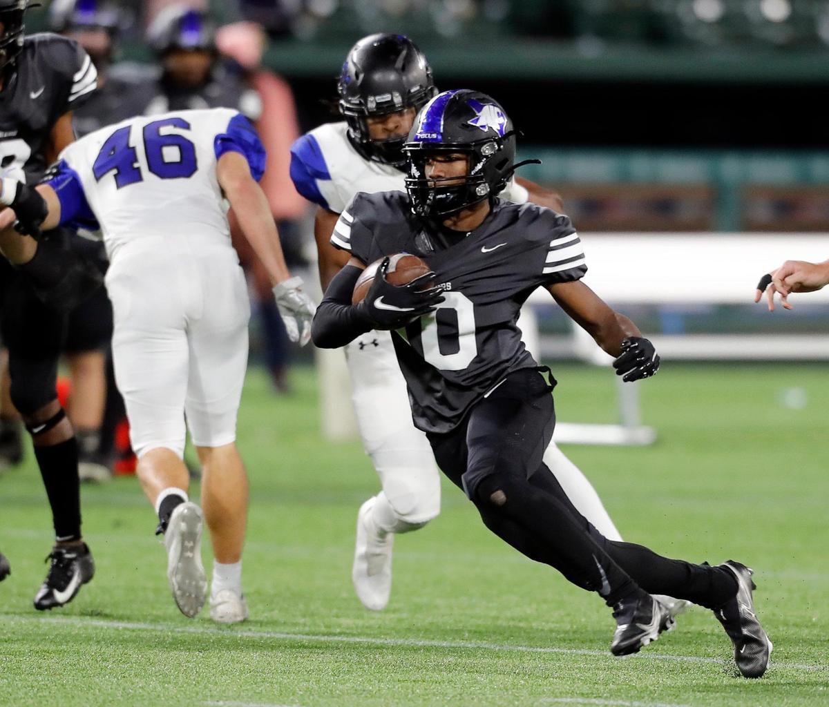 North Crowley quarterback Quinton Jackson (10) takes the ball to the house after a North Crowley fumble during a high school 6A Division 2 bi-district football playoff game at Globe Life Park in Arlington, Texas, Friday, Dec. 11, 2020. North Crowley defeated Byron Nelson 23-16. (Special to the Star-Telegram Bob Booth)