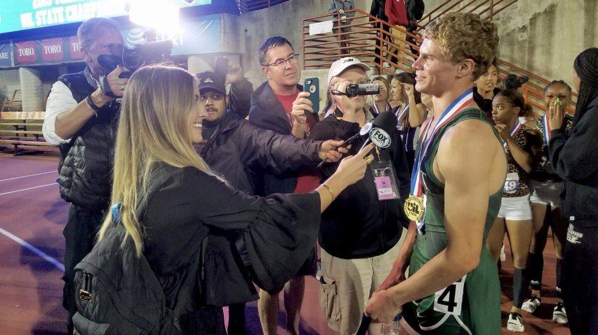 Houston Strake Jesuit senior Matt Boling, right