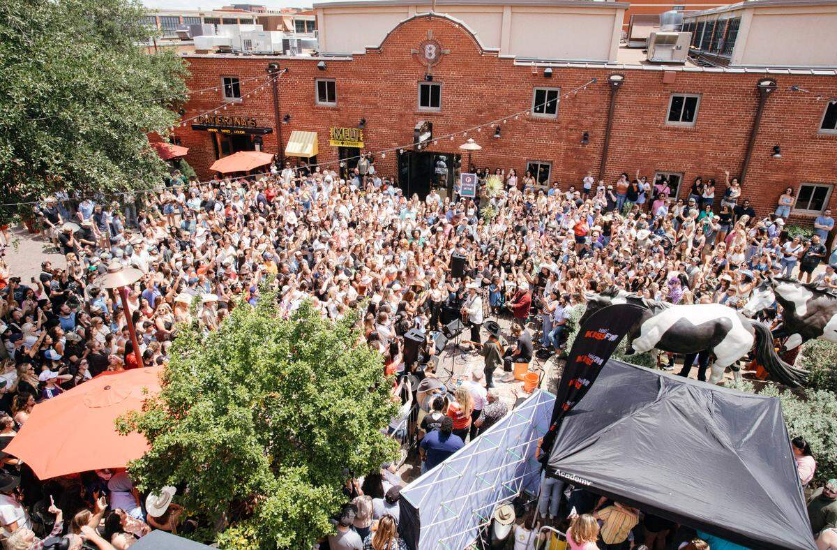 The crowd at Joe Jonas’ surprise show in the Fort Worth Stockyards on May 10, 2025.