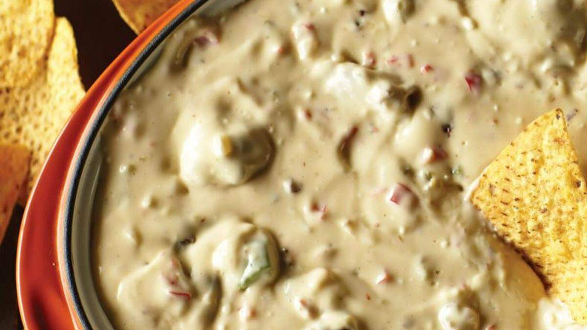 Hearty white queso