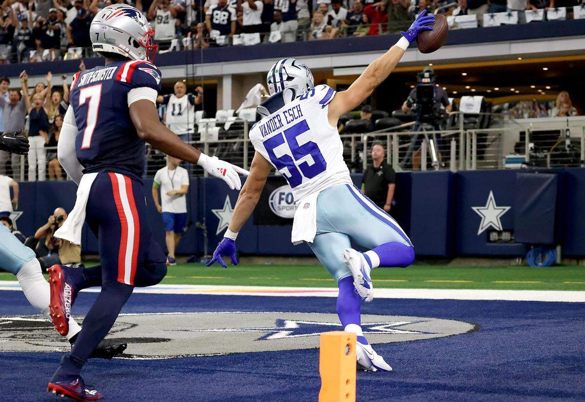 Dallas Cowboys linebacker Leighton Sander Esch scores a defensive touchdown against the New England Patriots on Sunday, October 1, 2023, at AT&T Stadium in Arlington.