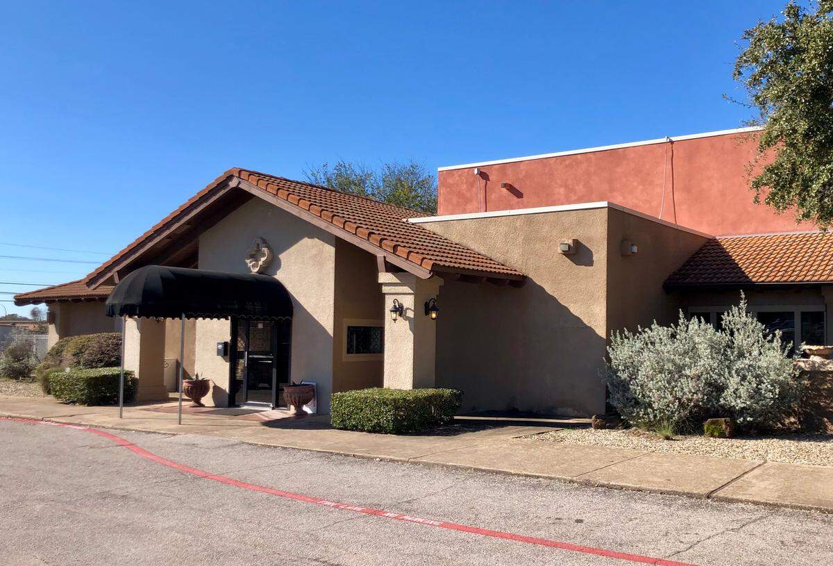 Skillet & Grill, an Arlington breakfast diner, moved into a former Tex-Mex restaurant and events hall on West Division Street.