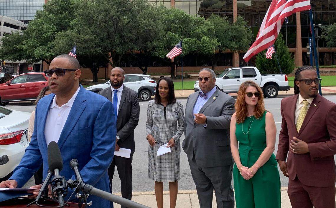 Congressman Marc Veasey was joined by two county commissioners and four Fort Worth council members to voice their opposition to the Tarrant County redistricting.
