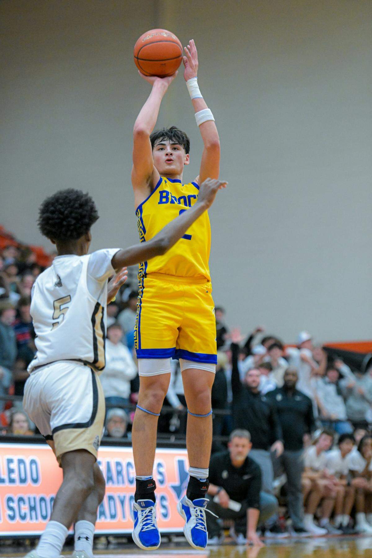 Brock’s Eli Paez shoots over Fort Worth Eagle Mountain’s Terry Cromer in a Class 4A Division 2 area-round game on Thursday, February 20, 2025 at Aledo High School in Aledo, Texas. Brock defeated Eagle Mountain 57-42.
