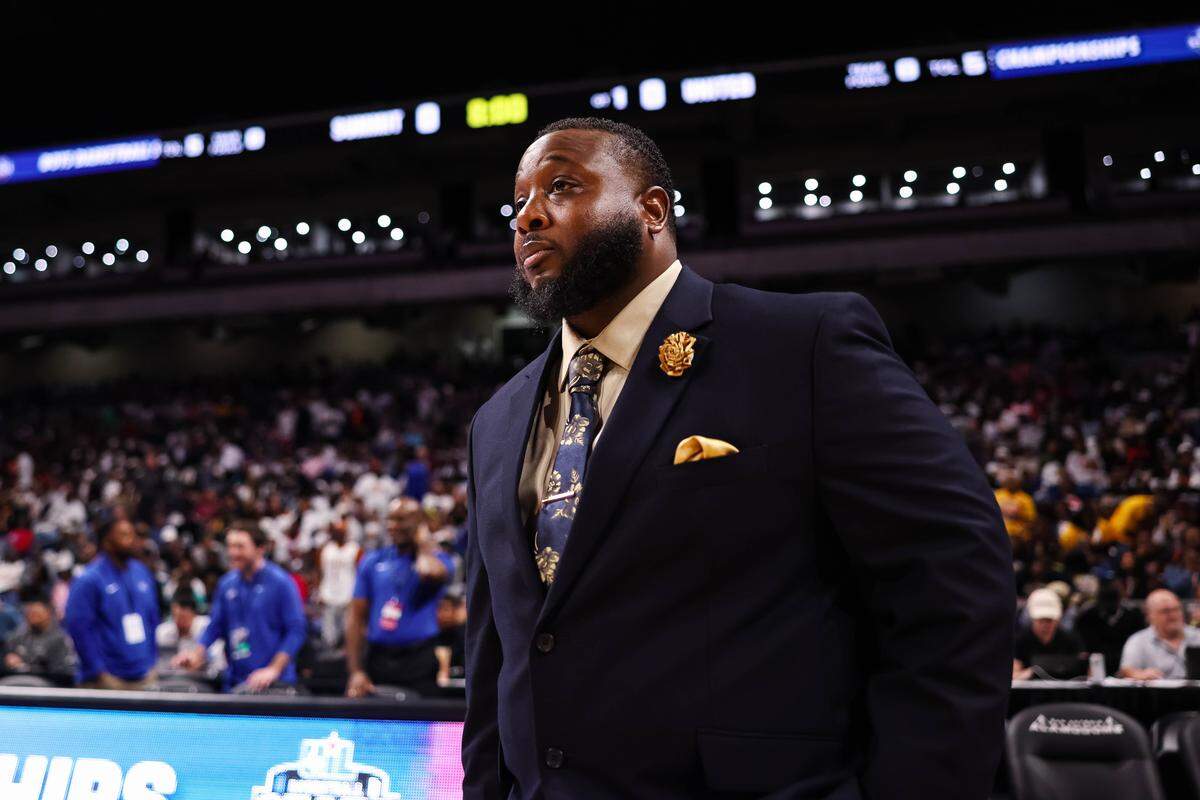 Mansfield Summit head coach Emund Prichett stands on the baseline pregame before the Class 5A Division II state championship against Beaumont United at The Alamodome in San Antonio, Texas, March 14, 2026.
