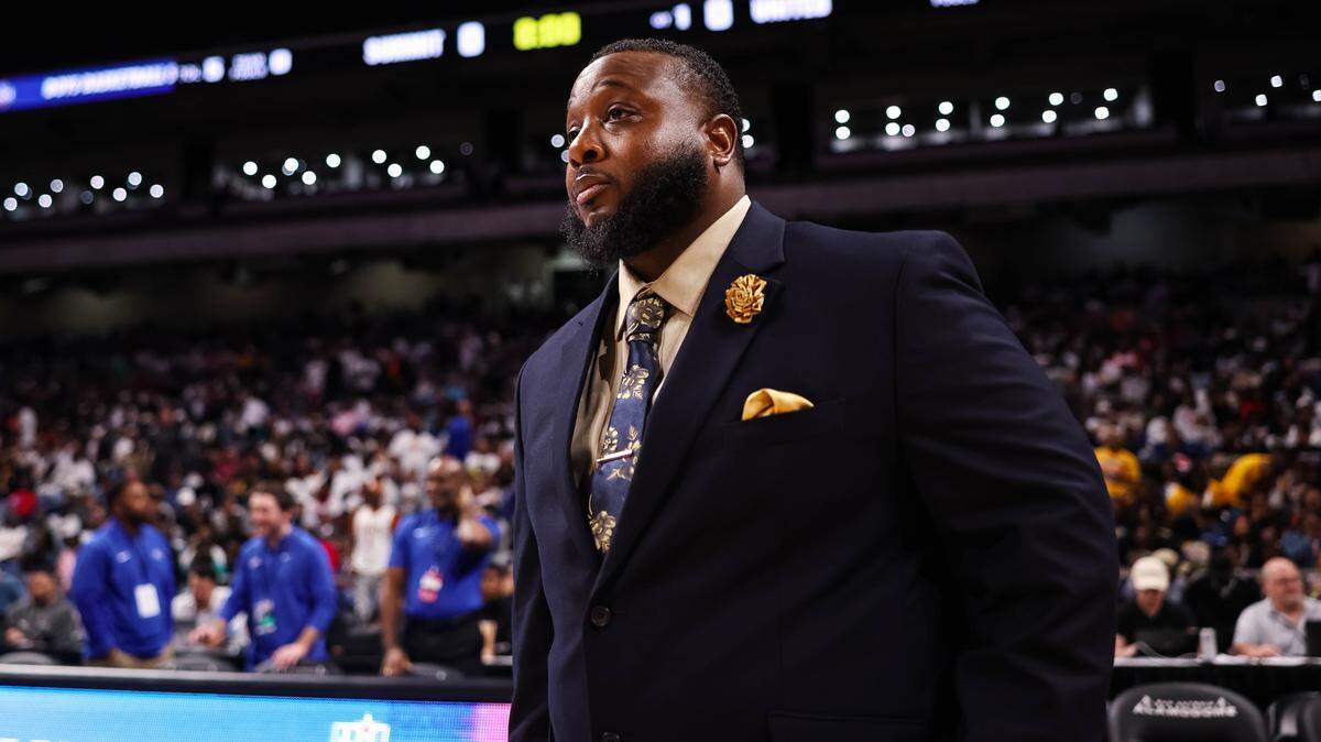 Mansfield Summit head coach Emund Prichett stands on the baseline pregame before the Class 5A Division II state championship against Beaumont United at The Alamodome in San Antonio, Texas, March 14, 2026.