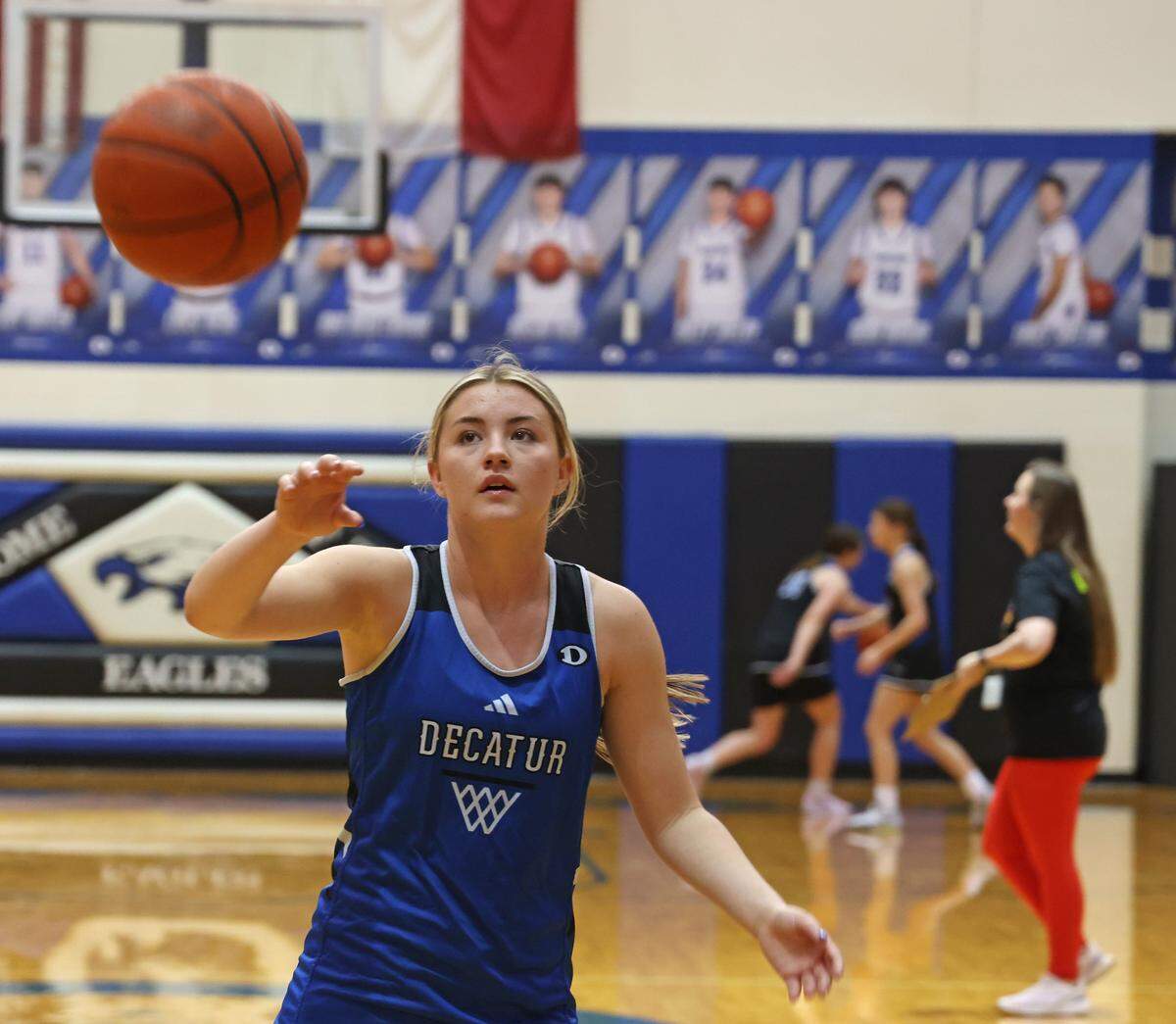 Decatur High School point guard Style Brazile takes a pass during practice at Decatur High School in Decatur, Tx. Tuesday, March 31, 2026