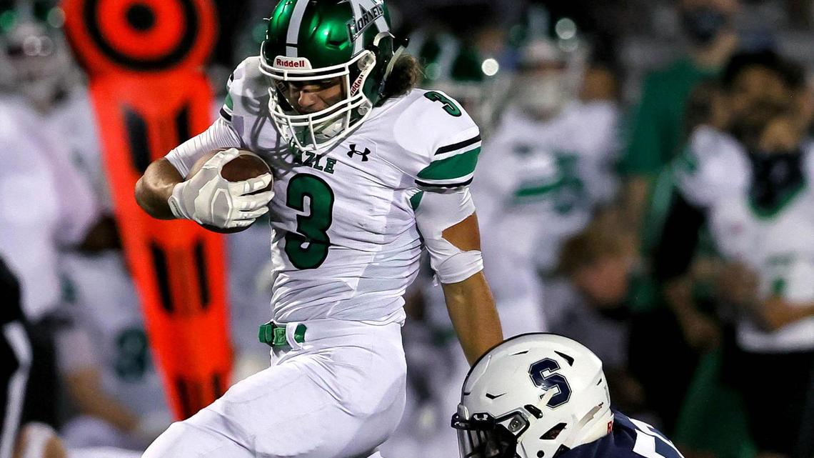 Azle running back Jacob Lee (3) rushed for 172 yards and 2 TDs as the Hornets won big vs. Justin Northwest on Wednesday Nov. 25, 2020. (Steve Nurenberg Special to the Star-Telegram)