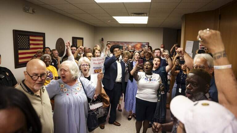 Man arrested after profanity at last week’s Tarrant commissioners meeting