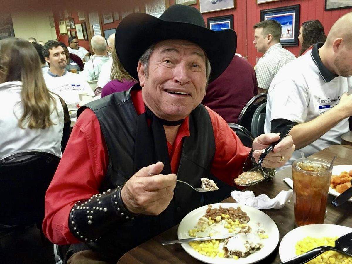 In 2015, actor Burton Gilliam visited when West Side Cafe was chosen as one of four restaurants to showcase Texas Chicken-Fried Steak Day,