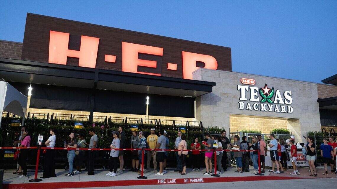 H-E-B just opened its first Murphy location. Here’s what you can get.