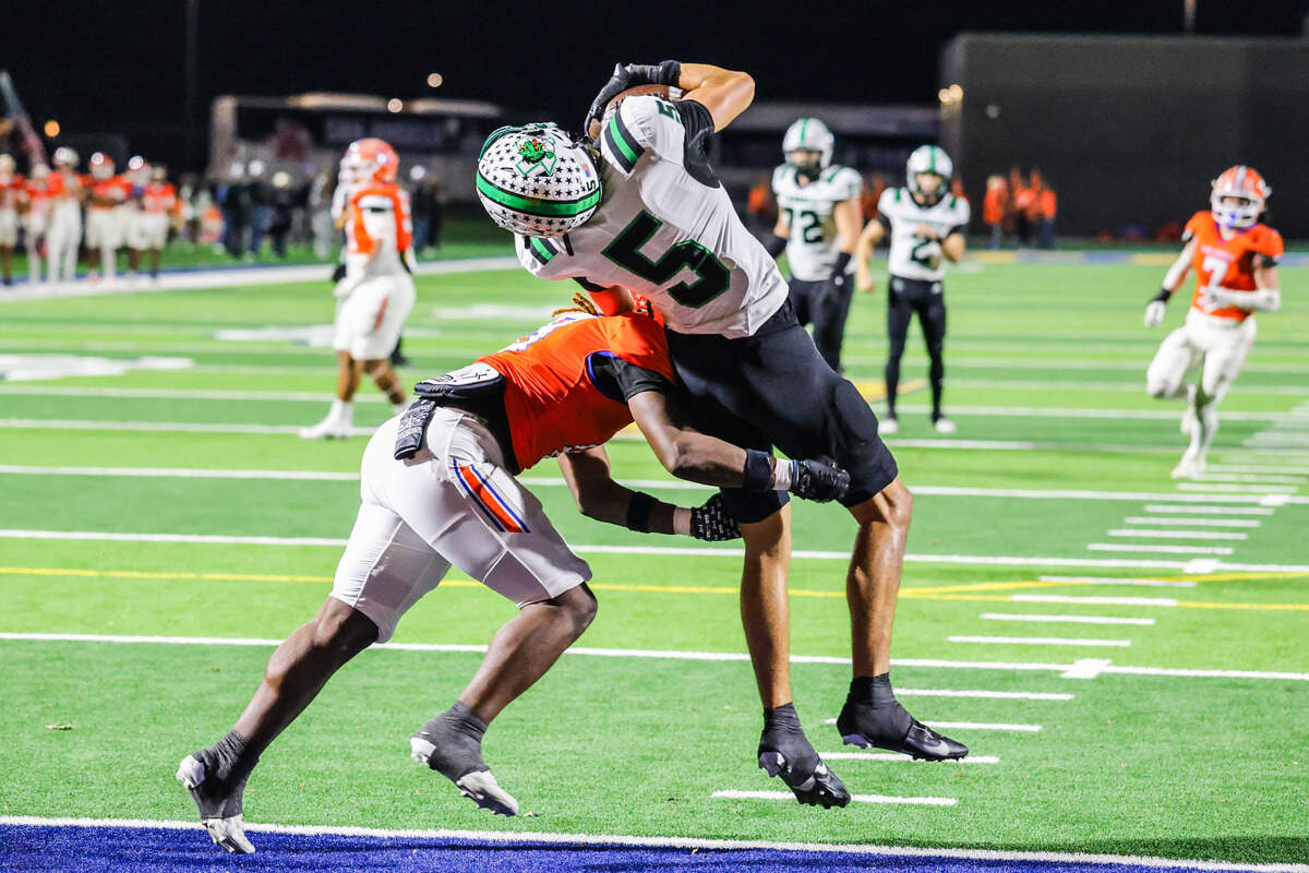 Southlake Carroll’s Blake Gunter (5) makes a TD catch with a little more than a minute to play in the first half of a 6A Division II area playoff game at Art Briles Stadium in Stephenville, Friday, Nov. 21, 2025.