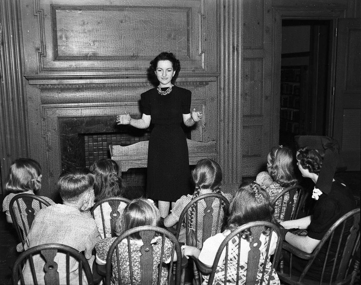1939: Margaret Hughes, librarian in the children’s department of the new Fort Worth Public Library, conducts story hours for a children’s group.