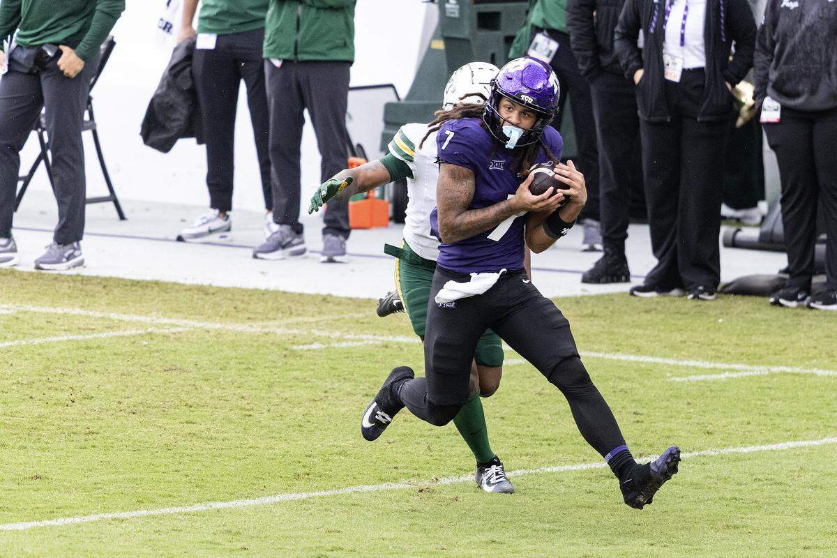 TCU wide receiver Jordan Dwyer (7) catches a long pass in the first half of a Big XII football game between the TCU Horned Frogs and the Baylor Bears at Amon G Carter Stadium in Fort Worth on Saturday, Oct. 18, 2025.