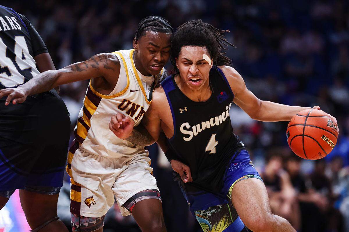 Mansfield Summit guard Jaxon Sneed (4) drives against a Beaumont United defender during the Class 5A Division II state championship game Saturday at the Alamodome in San Antonio.
