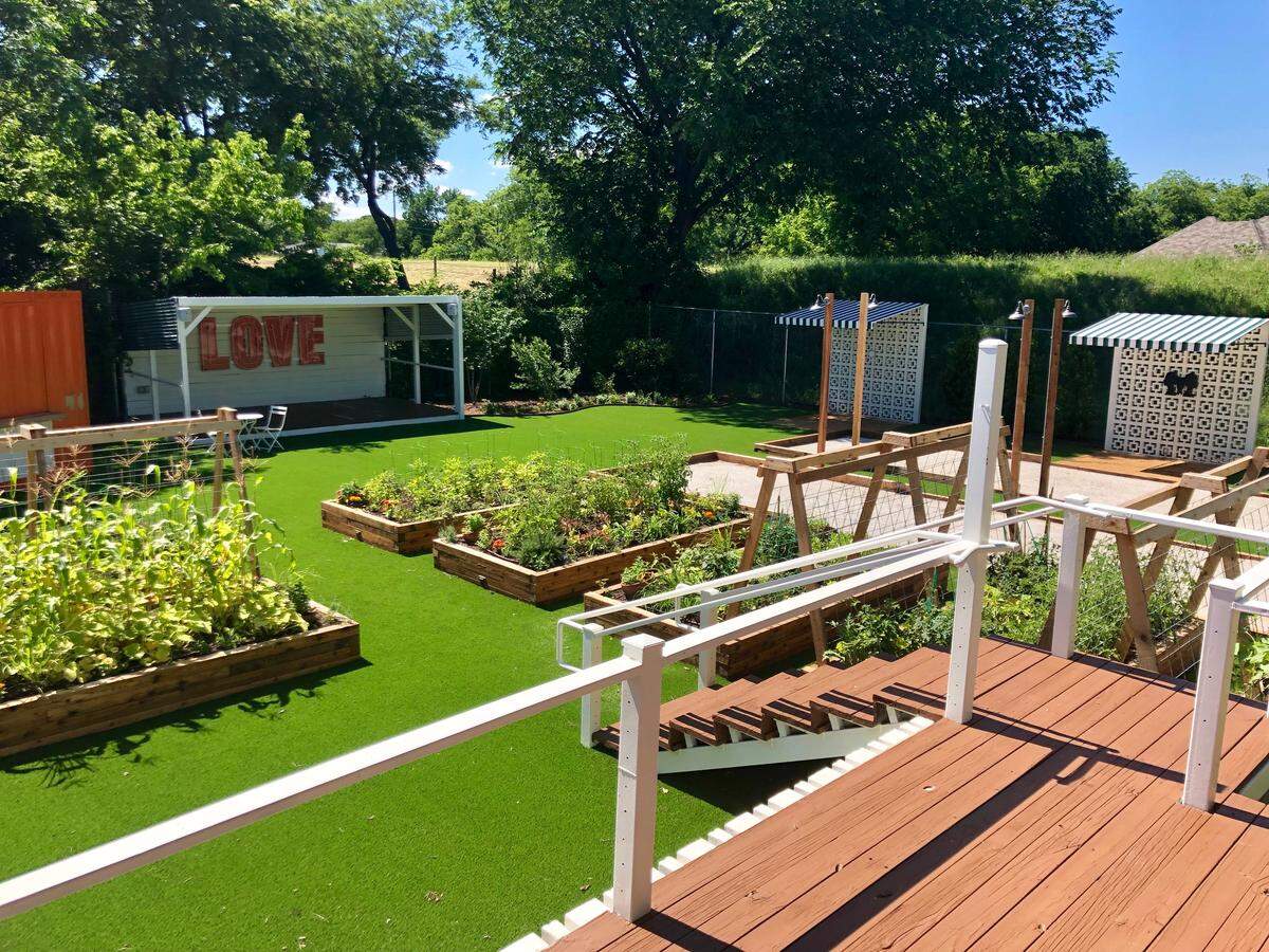 The garden at Gemelle includes a covered “Love” stage.