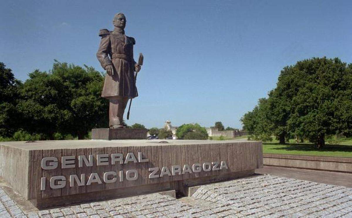 FW La Bahia Statue.JPG