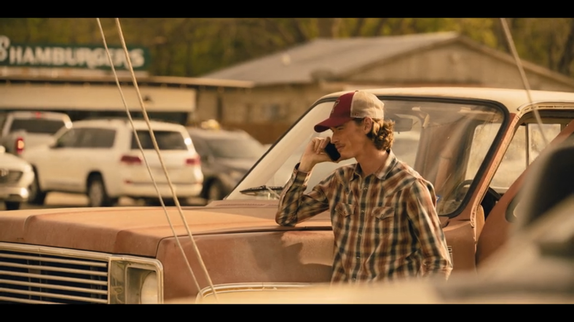 JD’s Hamburgers appears in the background of “Landman” season 2 episode 2.