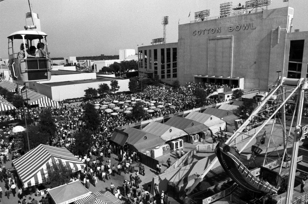 Oct. 8, 1978: A scene from the State Fair of Texas with the Cotton Bowl Stadium visible in the background.
