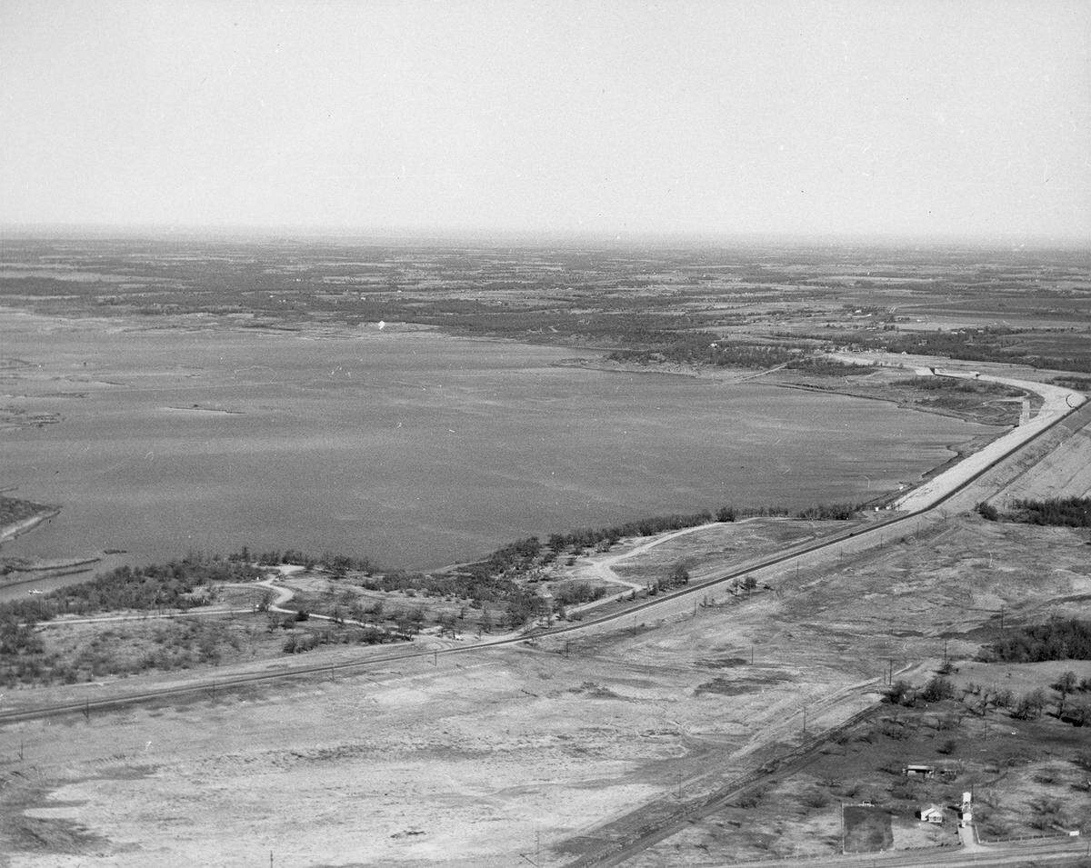 Feb. 14, 1955: Grapevine dam