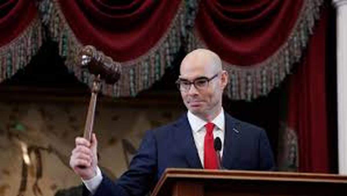 New House Speaker Dennis Bonnen, R-Angleton, strikes the gavel during the first day of the 86th Texas Legislative session, Tuesday, Jan. 8, 2019, in Austin.