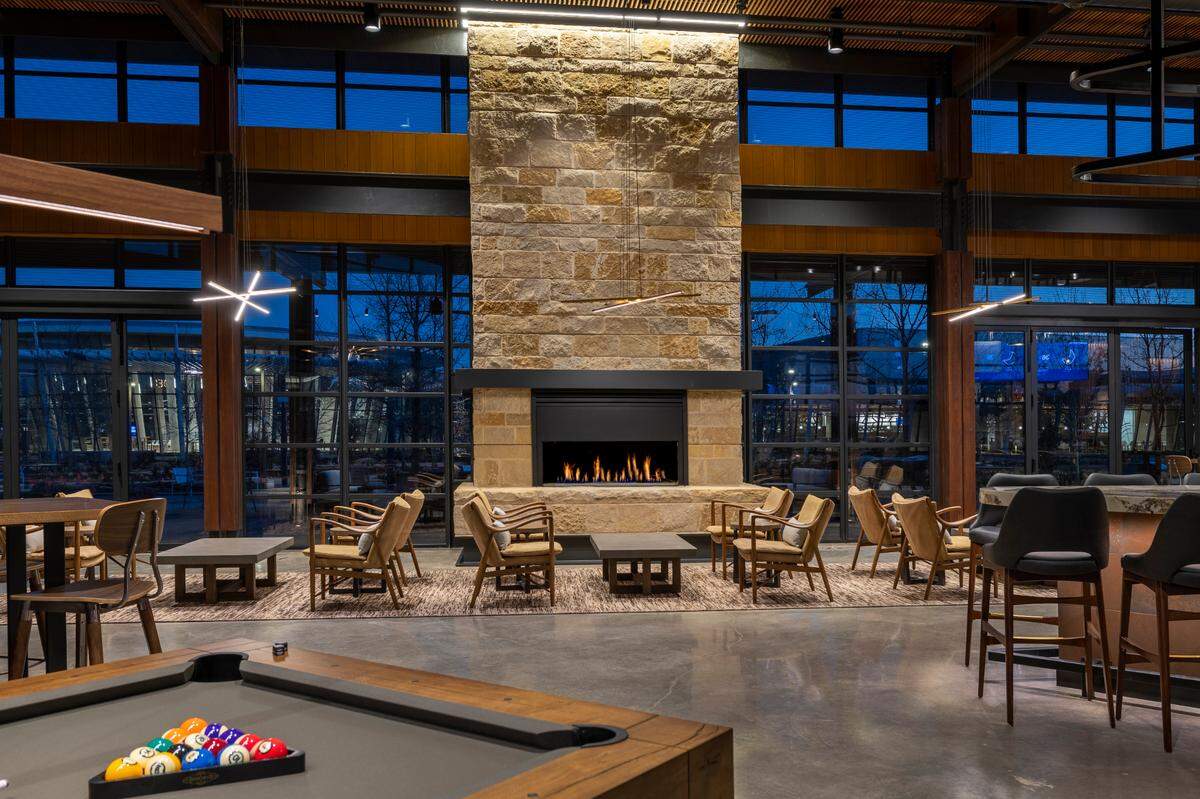 The Tavern is one of several dining options at American Airlines’ hospitality complex, Skyview 6.