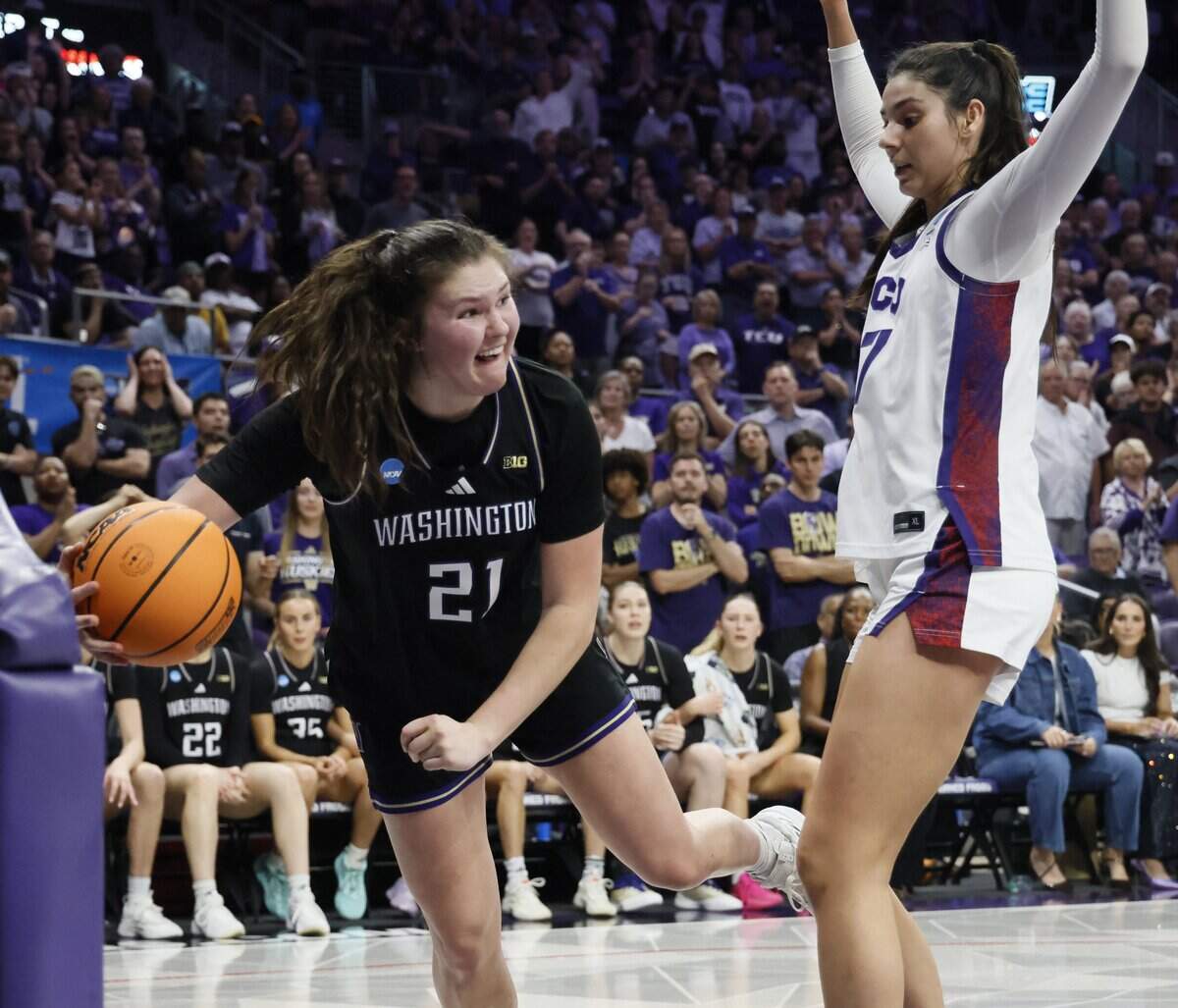 Washington forward Brynn McGaughy (21) attempts to keep the ball from going out of bounds defended by TCU center Clara Silva (17) during the fifth quarter of a second round NCAA Division I Women's Basketball Championship game at Schollmeier Arena in Fort Worth, Texas, Sunday, March, 22, 2026.