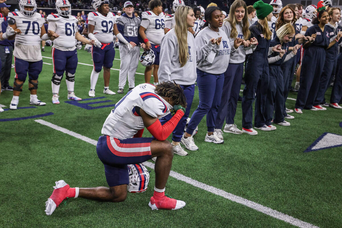 Richland’s Jaylen Gordon is emotional after last season’s playoff loss to Denton Ryan in Frisco.