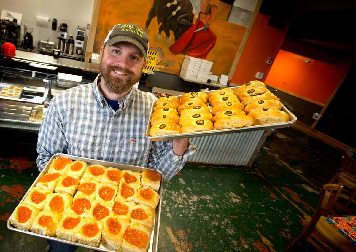 Pearl Snap Kolaches added outdoor dining tables.