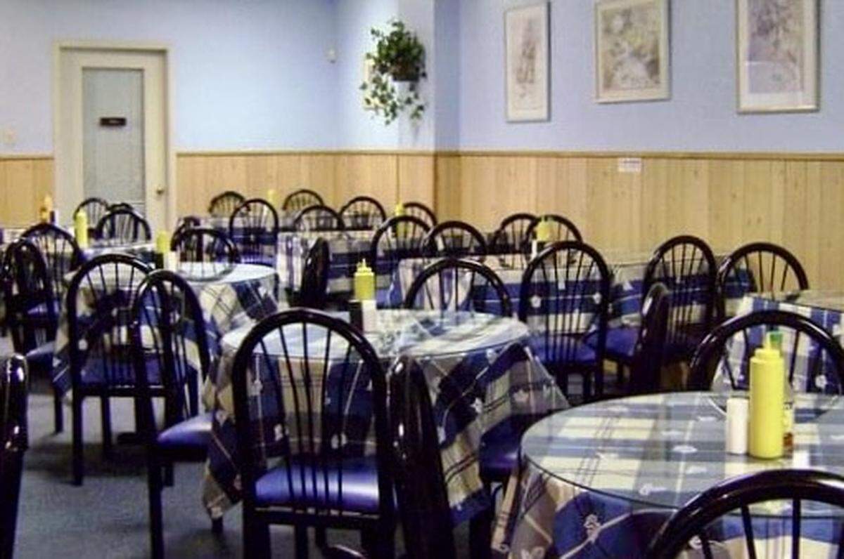 J’s Burgers N’ More is a downtown breakfast-burgers and Thai food cafe.