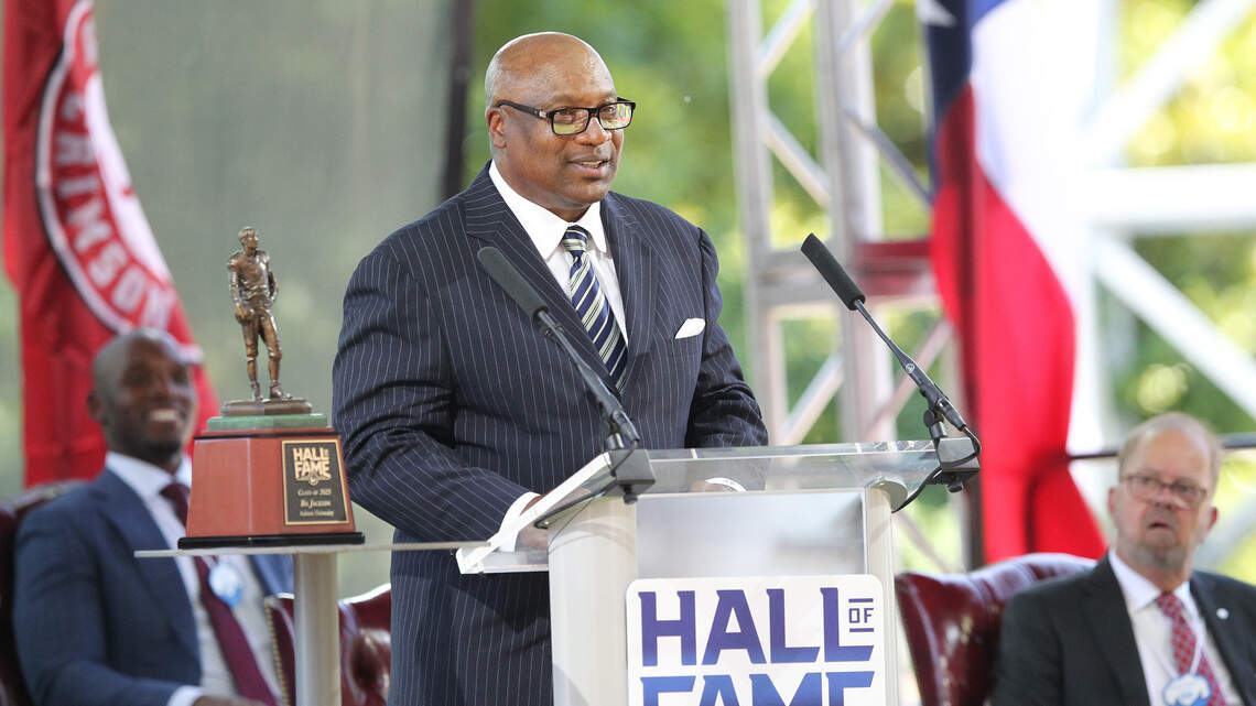 Bo Jackson doesn’t think he’d be a 2-sport star today. He might be on the bench.