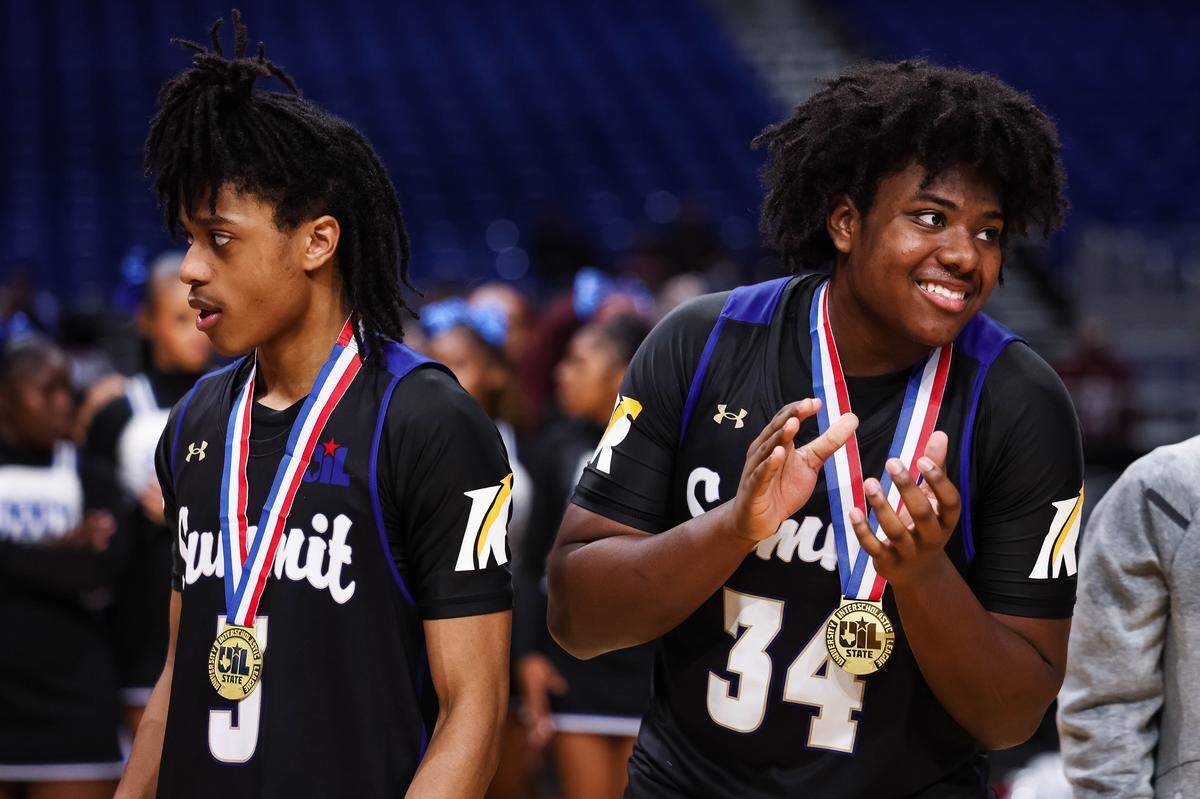 Mansfield Summit forward Emund Prichett II (34) claps in celebration while wearing the championship gold medal after the Class 5A Division II state championship game Saturday at the Alamodome in San Antonio.