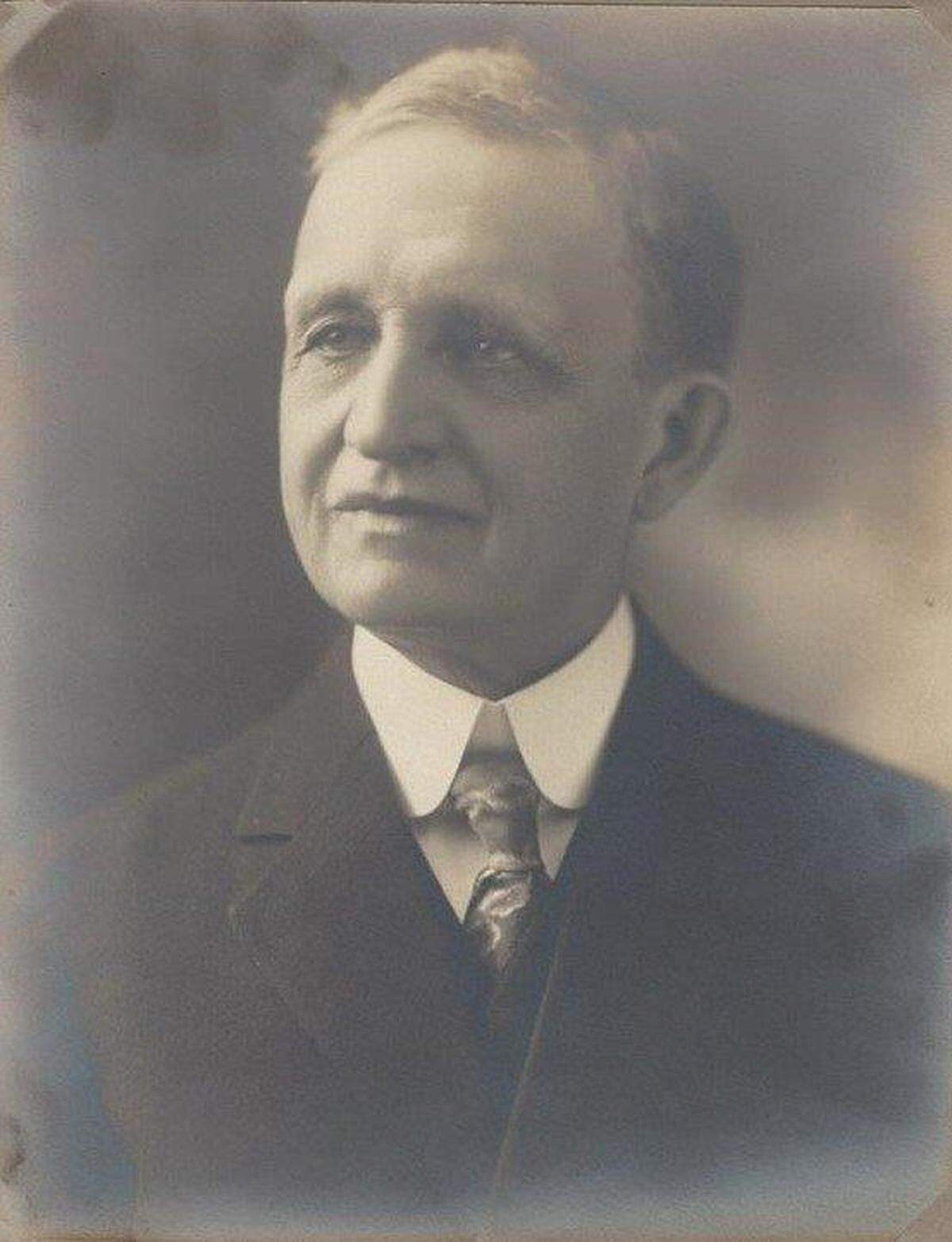 George B. Warne of Chicago served as the president of the National Spiritualist Association of North America.