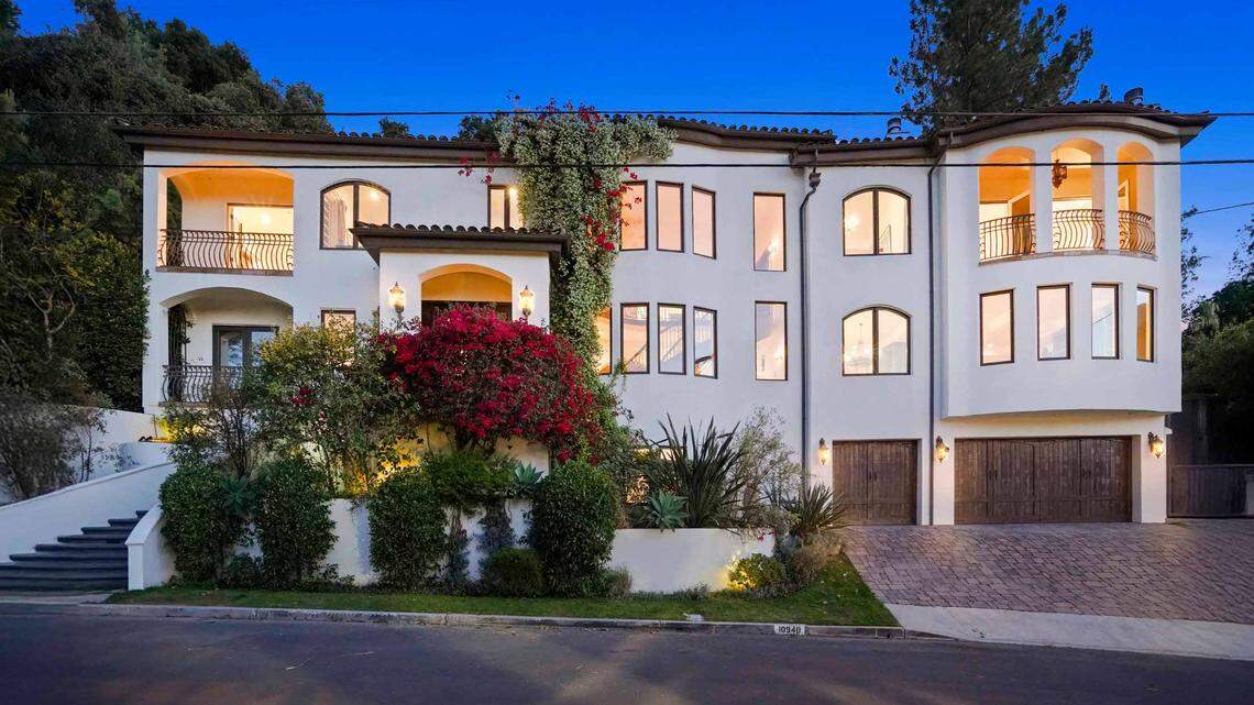 Exterior of the breathtaking house.