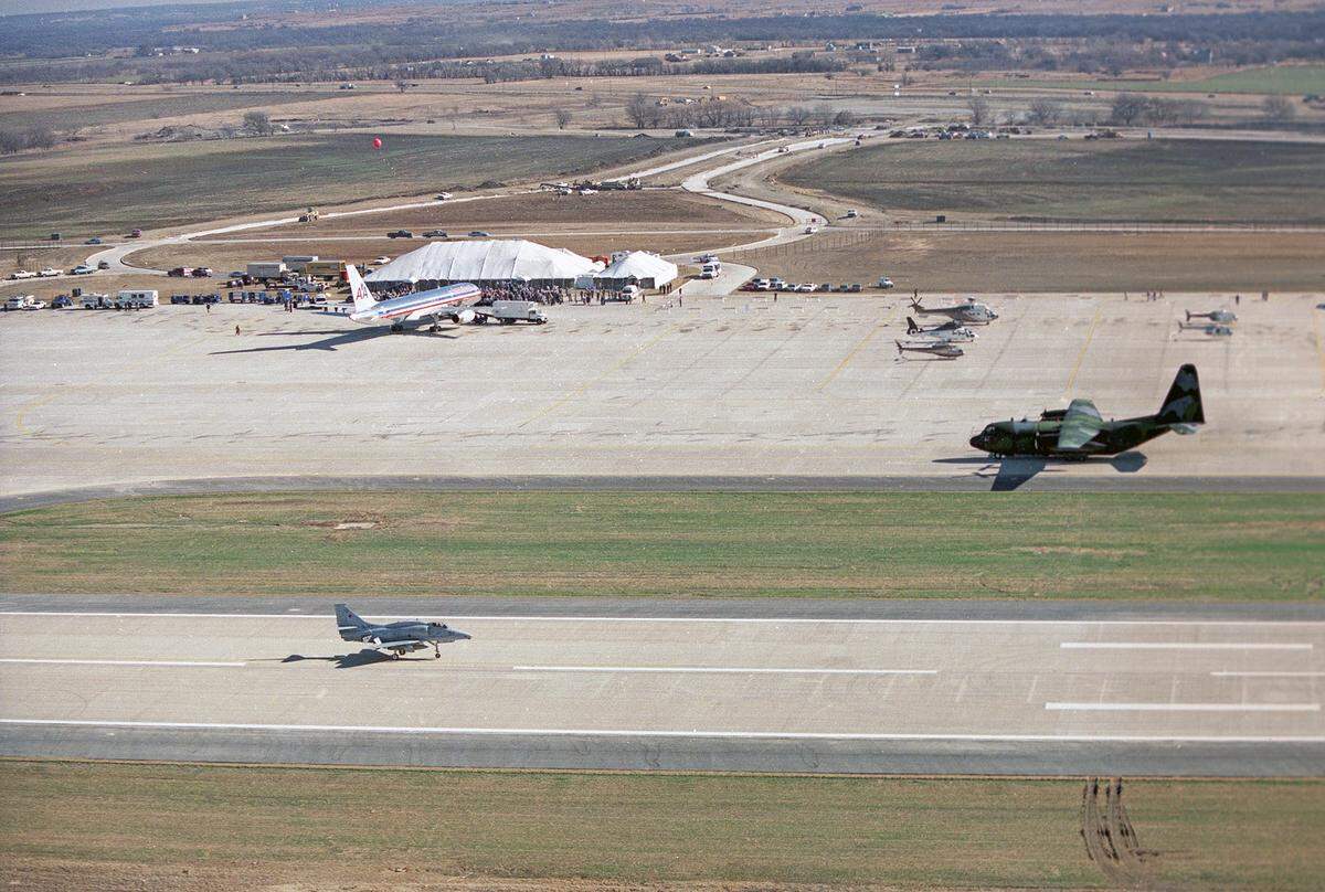 Dec. 14, 1989: An American Airlines Boeing 757 with 150 dignitaries and guests pulls in to the new Alliance Airport in Fort Worth to a crowd of more than 300 spectators. This was part of inauguration ceremonies for the $35 million airport. Passengers on board included former House Speaker Jim Wright, Reps. Pete Geren and Dick Armey, and Texas House Speaker Gib Lewis. Ross Perot Jr. flew in the cockpit with senor pilot Wendell Dobbs and co-pilot J.S. Fowler.