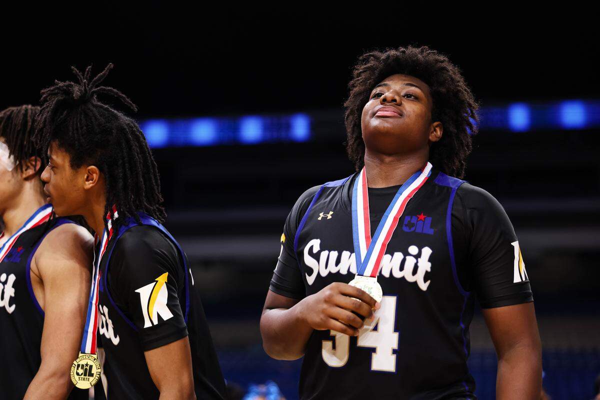 Mansfield Summit forward Emund Prichett II (34) holds the gold medal and smiles after the Class 5A Division II state championship game against Beaumont United on Saturday at the Alamodome in San Antonio.
