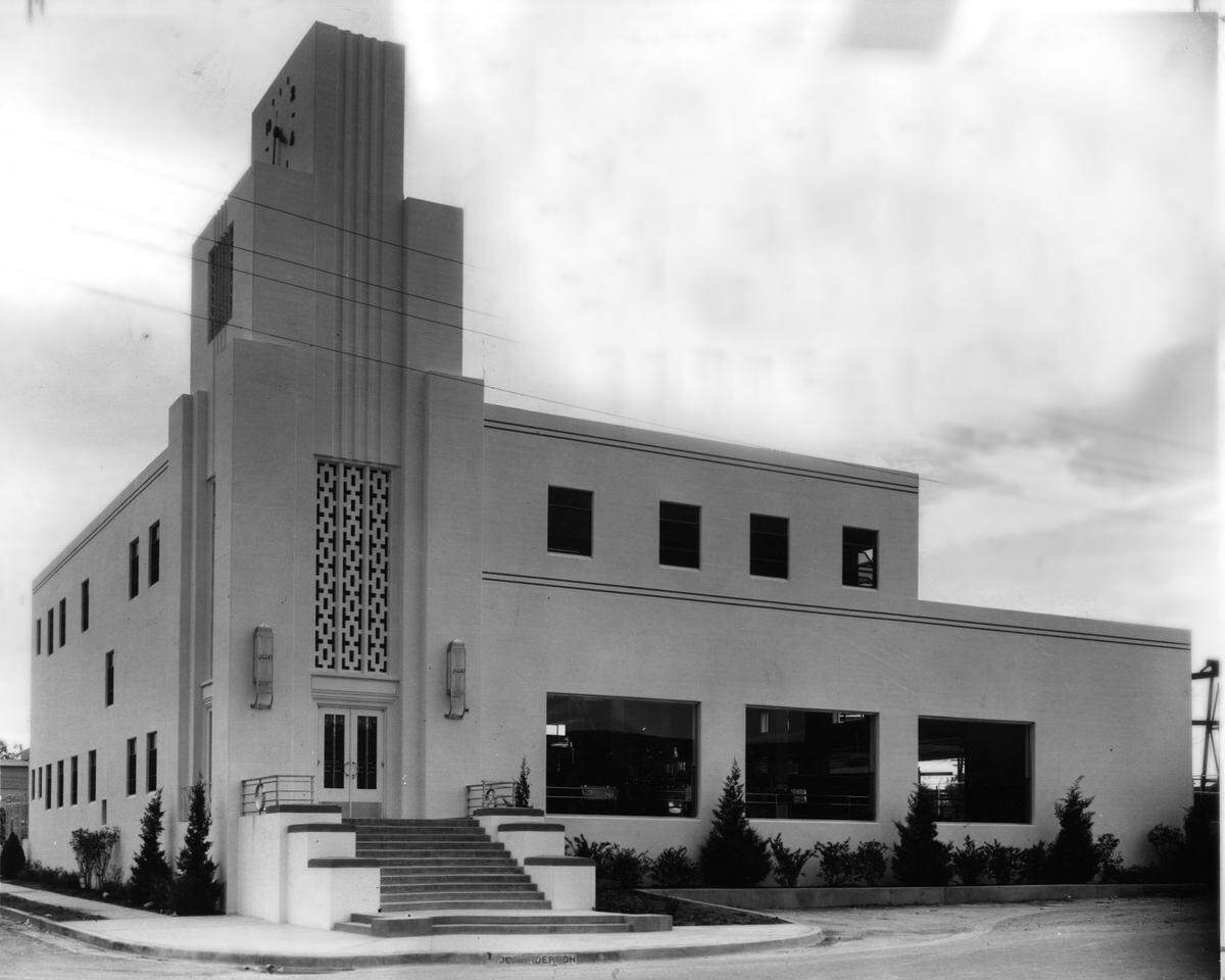 The Dr Pepper bottling building at 1409 Henderson, photographed in 1938.