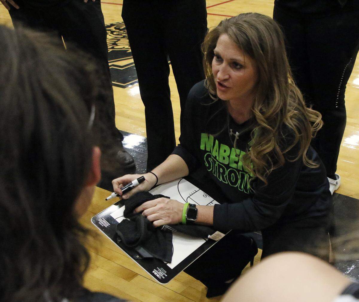 Mansfield head coach Kenni Patton draws up plays during a timeout in the third quarter of a high school basketball game at Mansfield High School in Mansfield, Texas, Friday, Feb. 07, 2020. Waxahachie defeated Mansfield 82-56. (Special to the Star-Telegram Bob Booth)