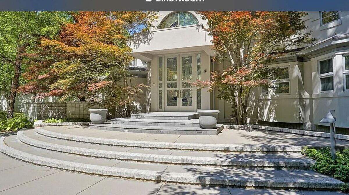 Sure, the outside appears a tad on the average side...